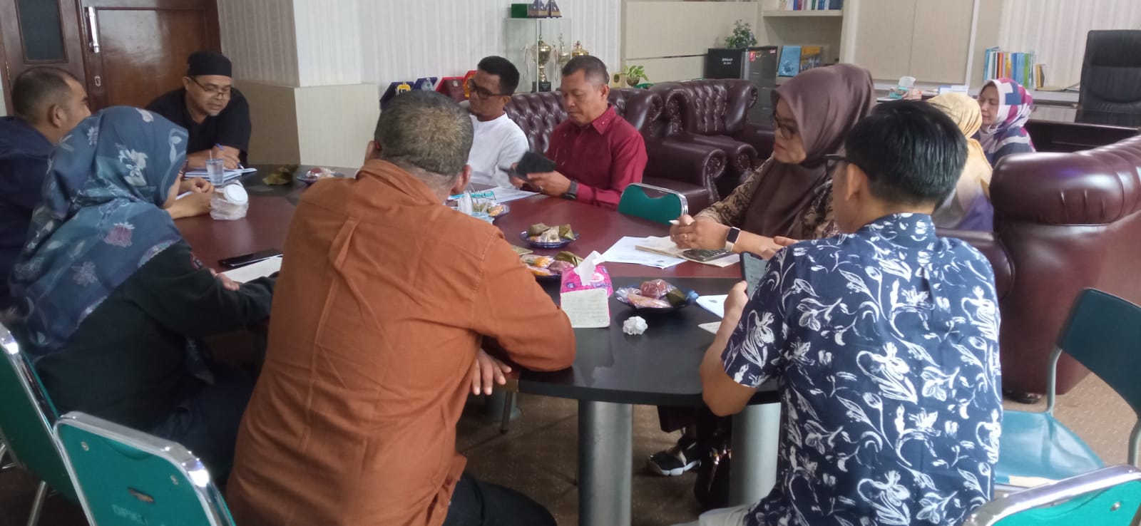 Menghadiri Undangan Rapat Pembahasan Tata Kelola Kawasan Objek Wisata Pantai Carocok Painan di Ruang
