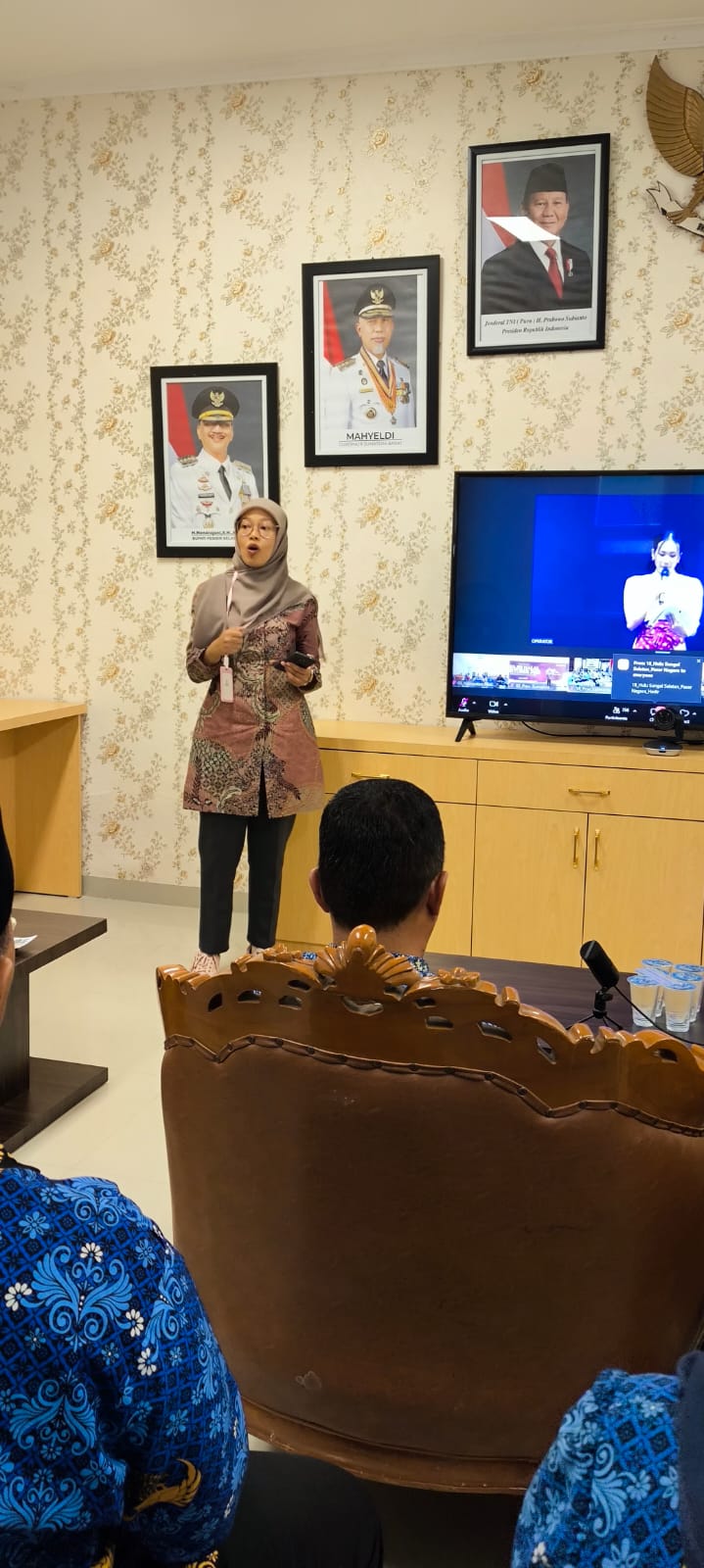 Melaporkan kegiatan Sekretaris Dinas Perikanan dan Pangan dan Kabid Ketersediaan dan Distribusi Pang