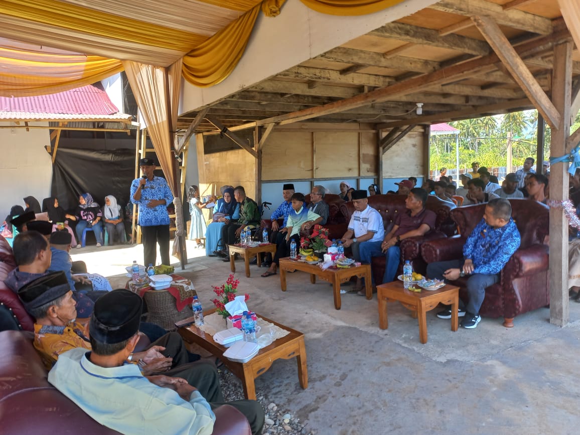 Kepala Dinas Perikanan dan Pangan Kab. Pessel bersama Bapak Sekretaris Daerah meresmikan Tambak Udan