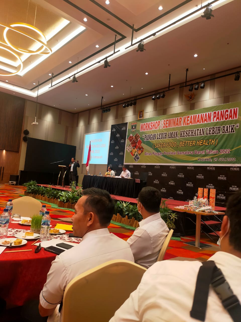 MENGHADIRI WORKSHOP KEAMANAN PANGAN DINAS PERIKANAN DAN PANGAN KAB. PESISIR SELATAN DI PADANG