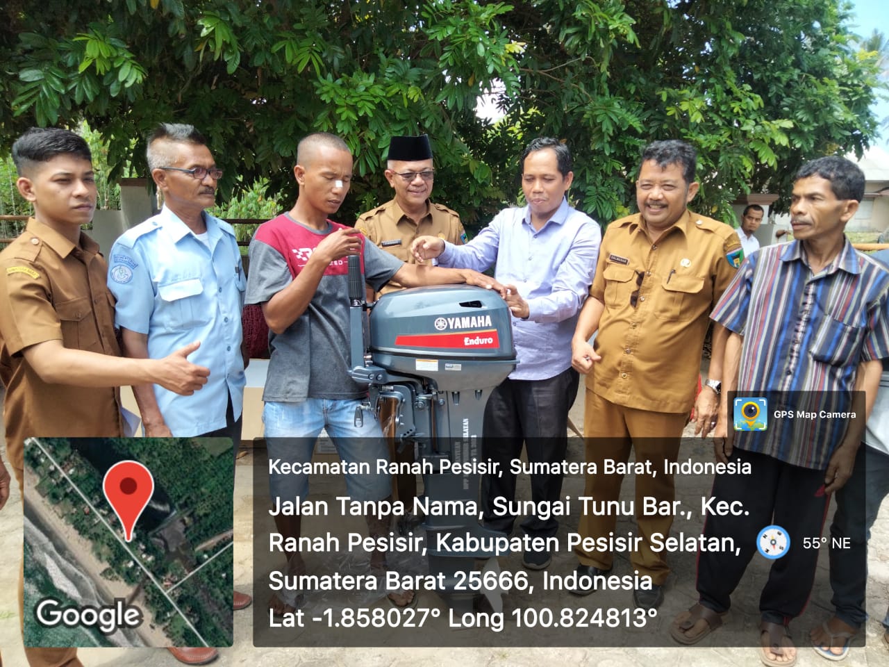 DINAS PERIKANAN DAN PANGAN KABUPATEN PESISIR SELATAN SERAHKAN BANTUAN MESIN TEMPEL 