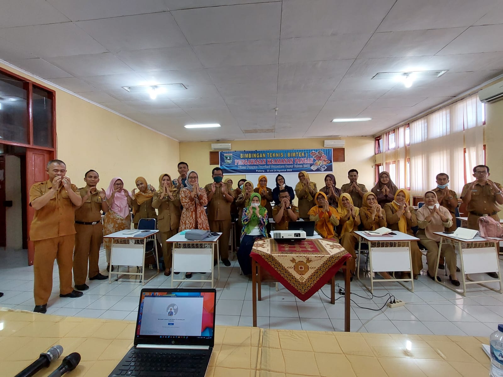 BIMBINGAN TEKNIS PENGAWASAN KEAMANAN PANGAN DI PADANG