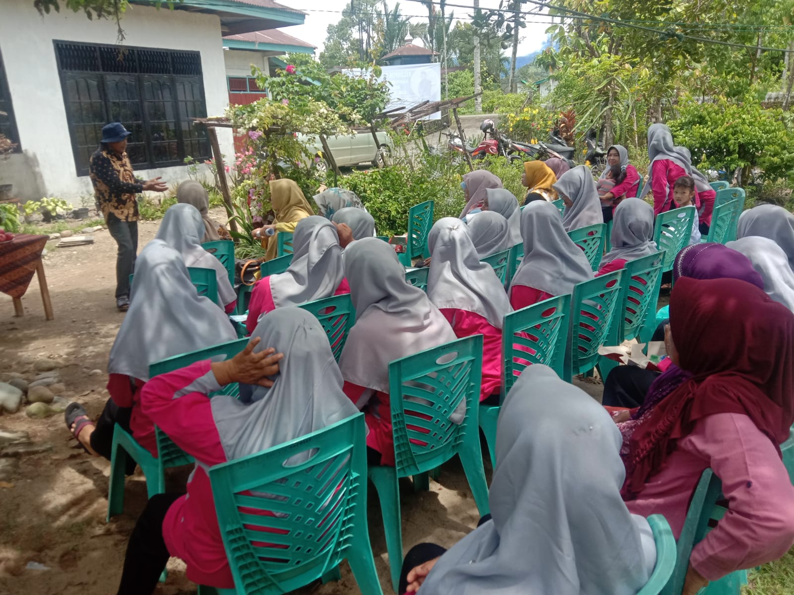 Sekolah Lapang (SL) di KWT Bina Karya, Salido Kecamatan IV Jurai