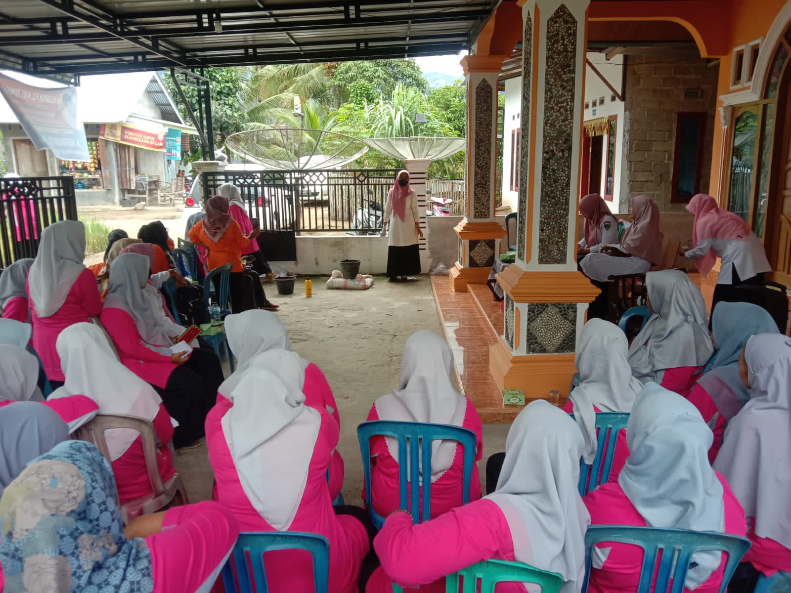 Sekolah Lapang (SL) di KWT Tunas Baru, Lumpo Kecamatan IV Jurai