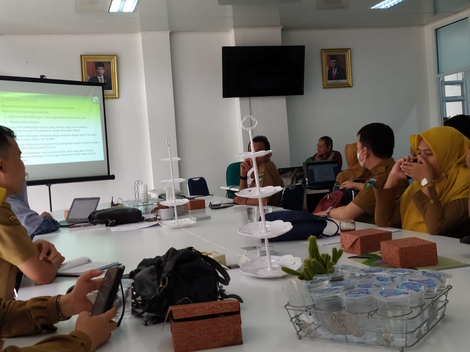 MENGIKUTI ACARA FOCUS GROUP DISCUSSION (FGD) DAN SIDA DI PADANG