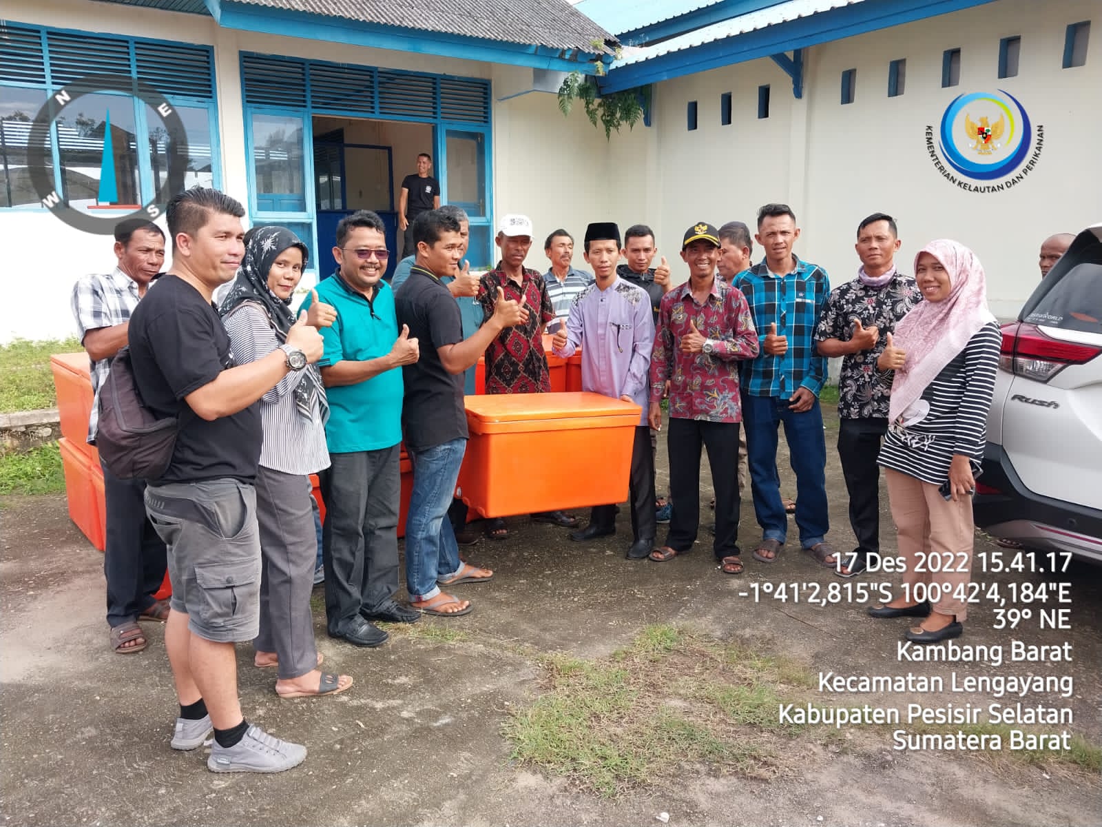 Penyerahan Paket Bantuan Fisf BOX di PPI Kecamatan Kambang 