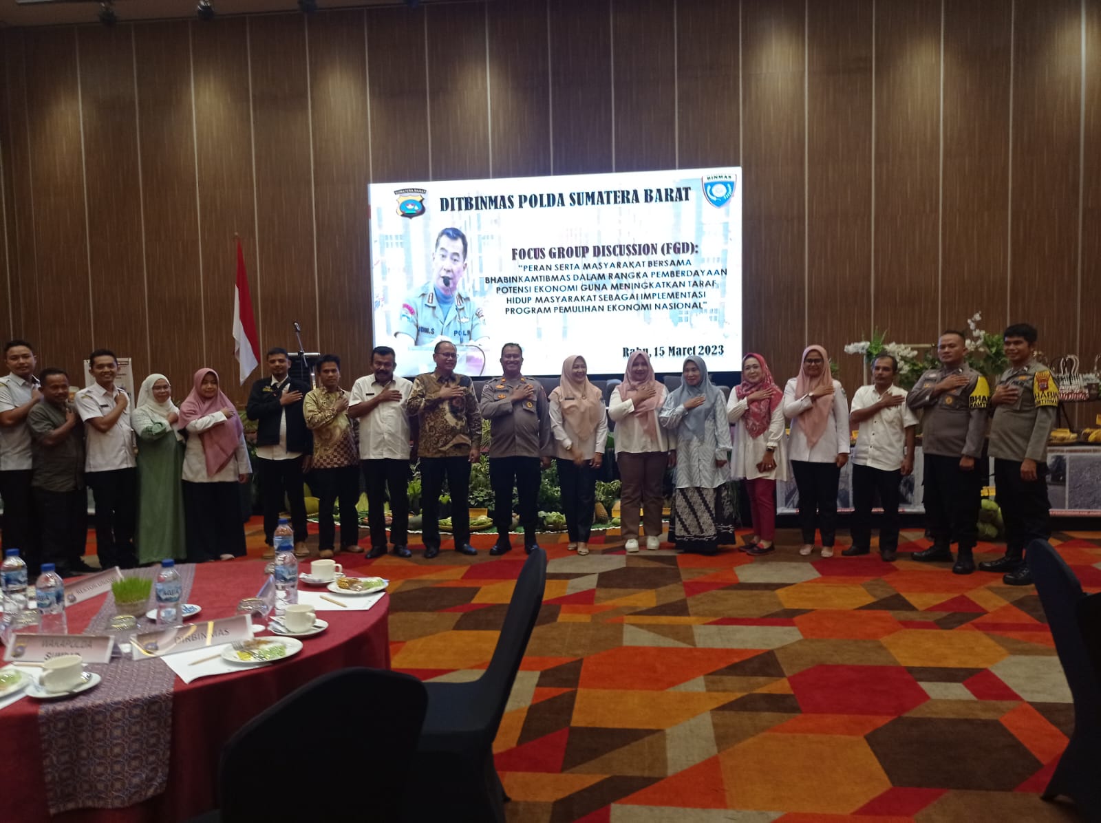 MENGHADIRI UNDANG FOCUS GROUP DISCUSSION (FGD) DI PADANG