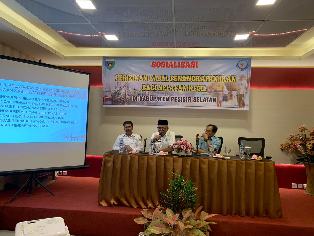 Sosialisasi peningkatan kapasitas nelayan kecil dengan tema \"Perizinan Kapal Penangkapan Ikan Bagi 